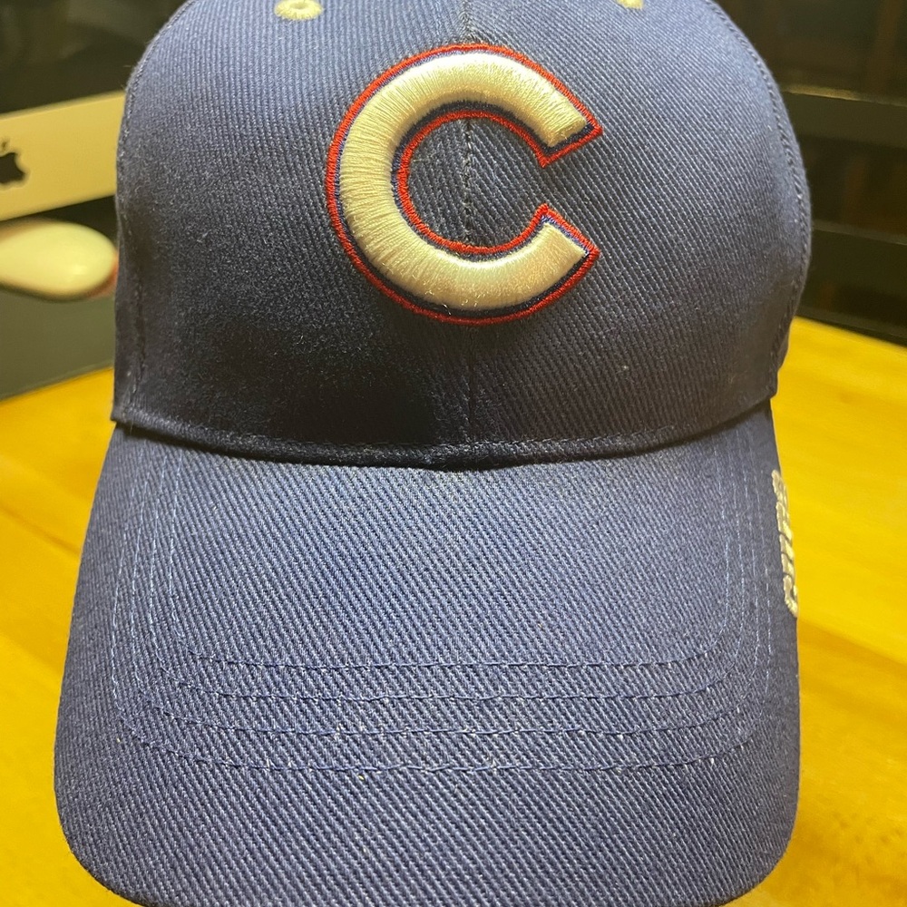 Chicago Cubs Basrball Cap with Red and White Logo